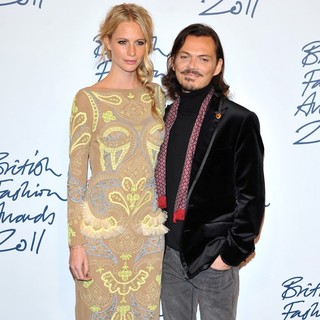 Poppy Delevigne, Matthew Williamson in British Fashion Awards 2011 - Arrivals